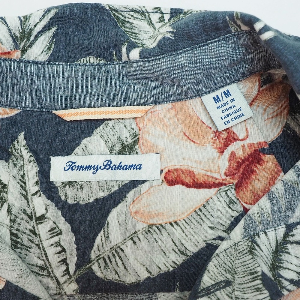 Tommy Bahama Hawaiian Shirt Mens Medium Blue Floral AOP Camp Viscose Aloha - Picture 4 of 4